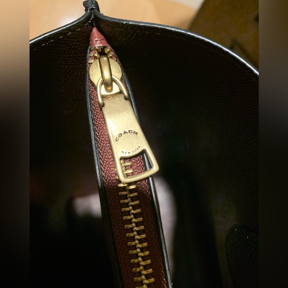 Coach Willow Tote 13.5’’L X10.75’’H X 5.5’’ Deep, handle 11’’ - Picture 11 of 12